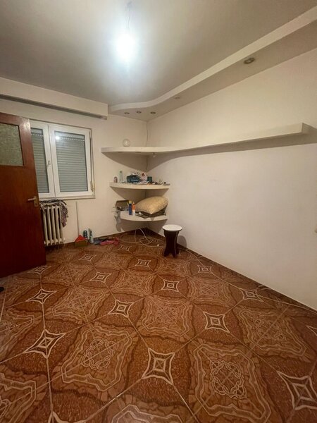 Postavarului, 1 Decembrie, vanzare garsoniera.